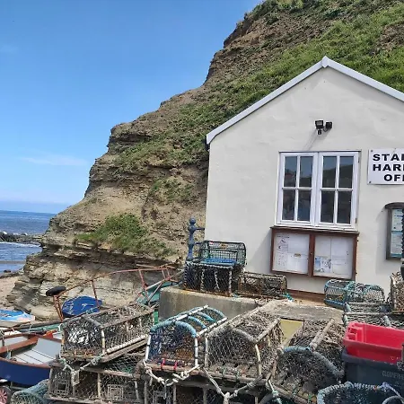 Holiday home Dunsley